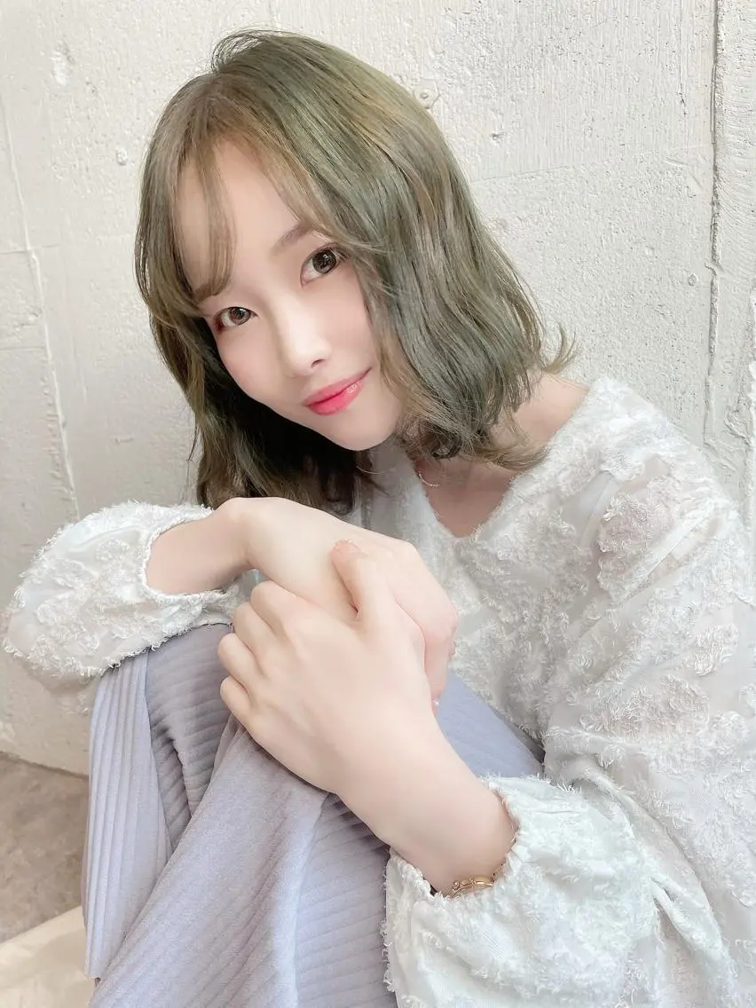 ミディアム カラー ブリーチ グレージュ オリーブグレージュ オリーブグレー カット ヘアカラー トリートメント 💛丁寧さNo.🥇 🧸片山智裕💛のヘアスタイル