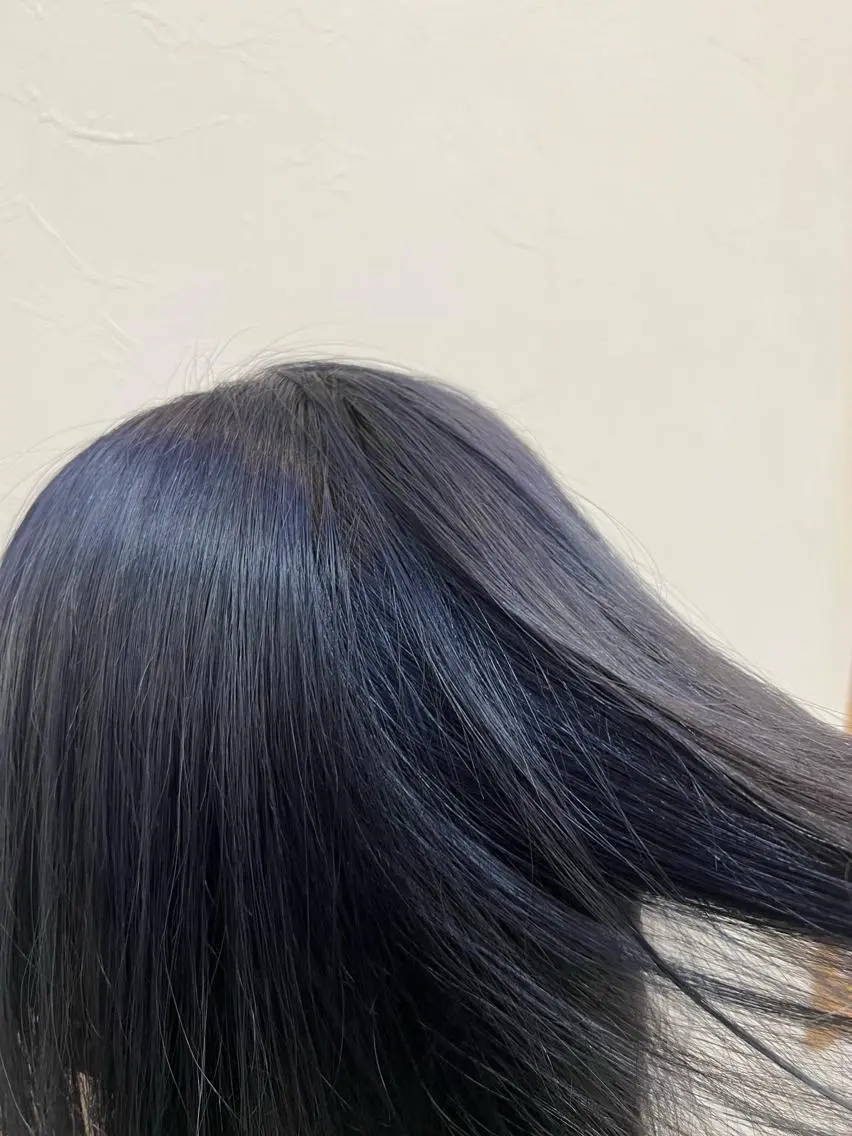 ロング カラー ブルーカラー 松田 紗采のヘアスタイル