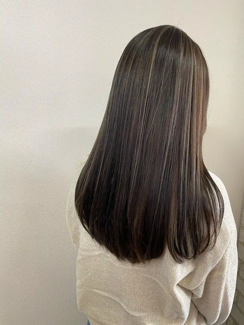 ロング 山本 茉希のヘアスタイル