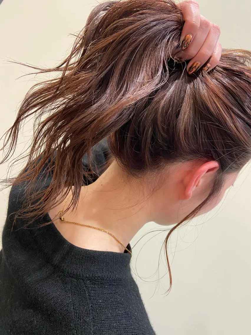 セミロング カラー ブリーチ ハイライトカラー ブリーチなしカラー ハイライト カット ヘアカラー トリートメント Amour なぐらのヘアスタイル
