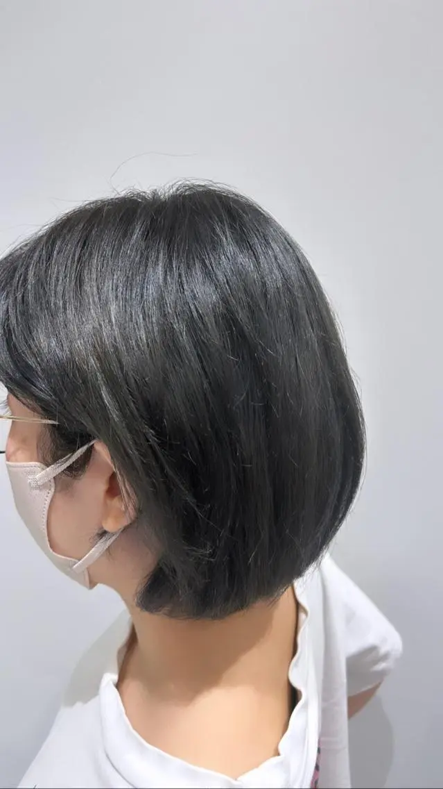 ショート カラー 黒髪 ブルーカラー ブルーブラック 髪質改善 トリートメント ハイトーン/レイヤー 藤田健太郎のヘアスタイル