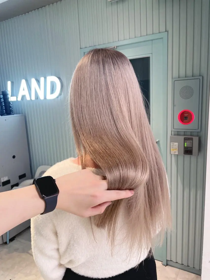 セミロング ブリーチ✖️ 縮毛LANDのヘアスタイル