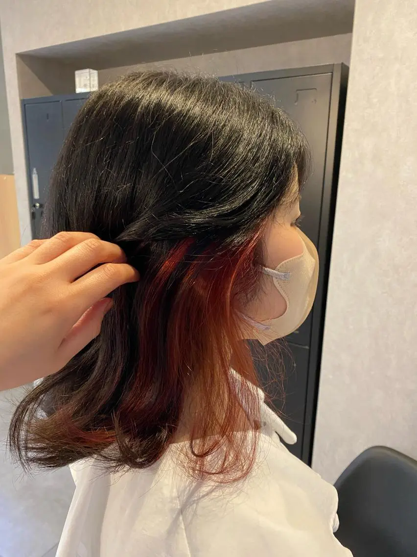 カラー 黒髪 イヤリングカラー ピンクカラー レイヤーカット・透明 感カラー✨️春山栞菜のヘアスタイル