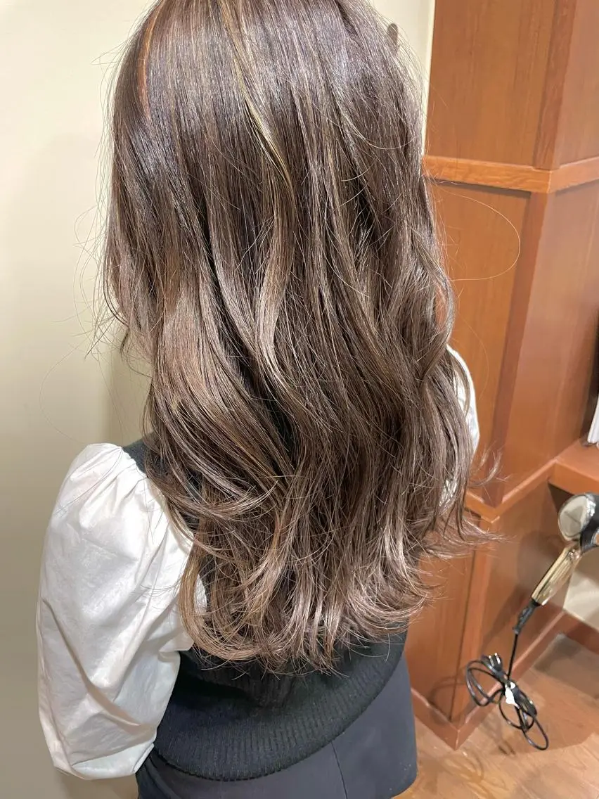 セミロング カラー ブリーチ ダブルカラー ハイライトカラー ハイライト ヘアカラー トリートメント 羽田翔大/ブリーチ/ レイヤー/店長のヘアスタイル