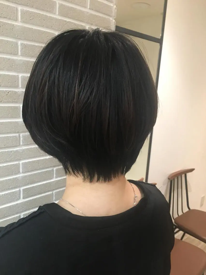 ショート ウルフカット／吉村 桃子のヘアスタイル