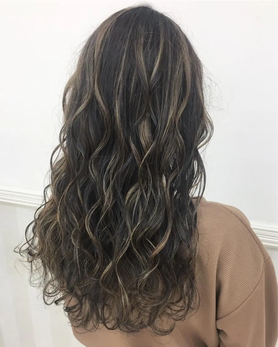 ロング カラー ハイライトカラー ハイライト カット ヘアカラー ブリーチ/バレイヤ ージュ川端裕司のヘアスタイル