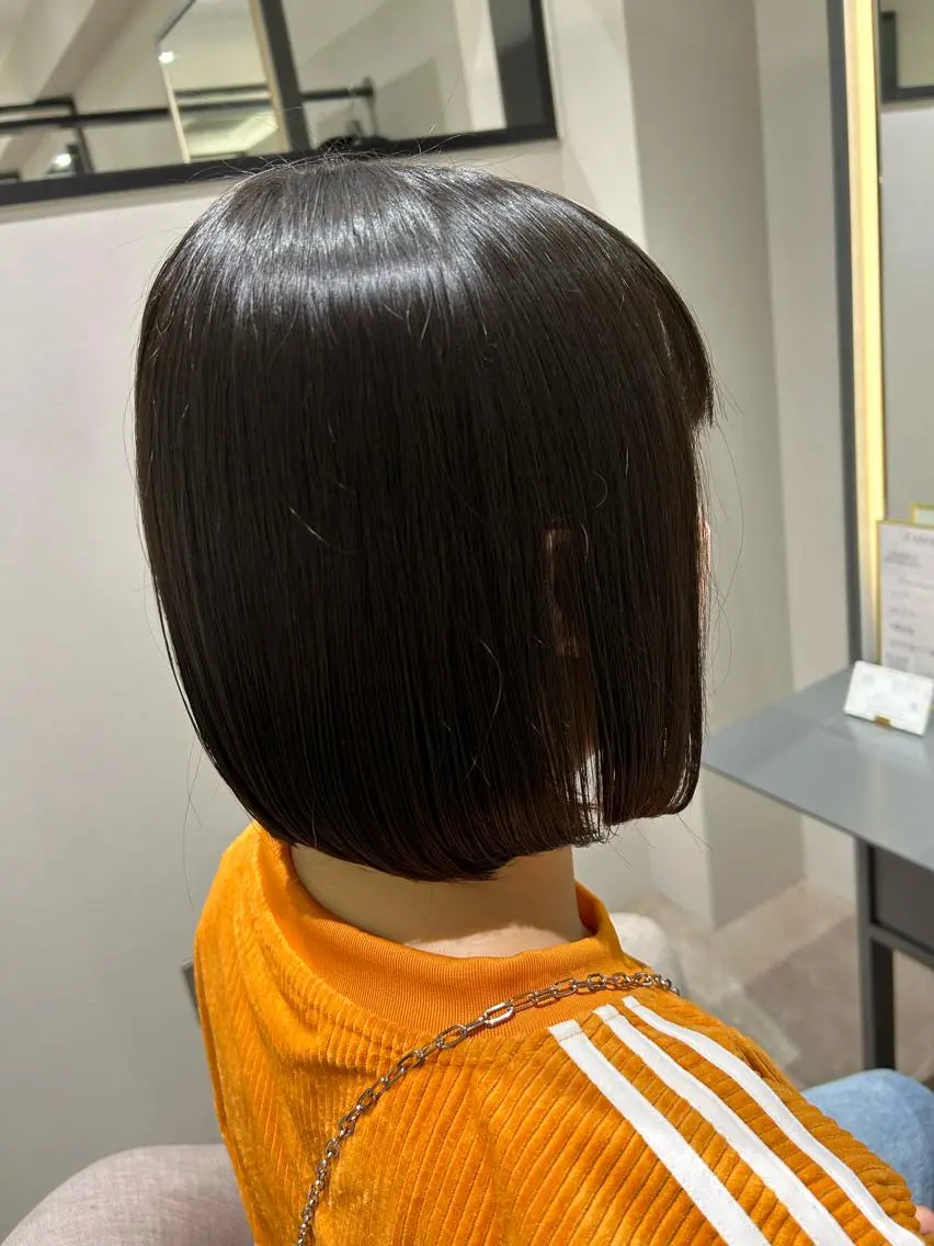 ミディアム カット 縮毛矯正 トリートメント 海外カラー白髪ぼかし ティファニーサユリのヘアスタイル