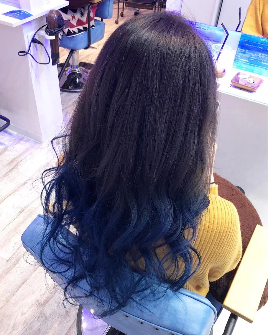 ロング カラー ブルーカラー グラデーションカラー 白井 つづりのヘアスタイル