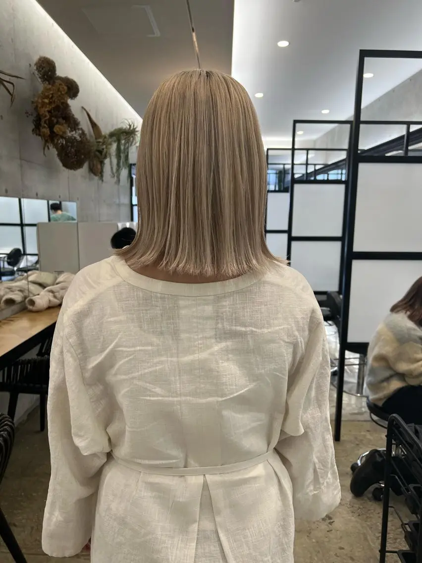 ミディアム カラー くせっ毛カット タツヤのヘアスタイル