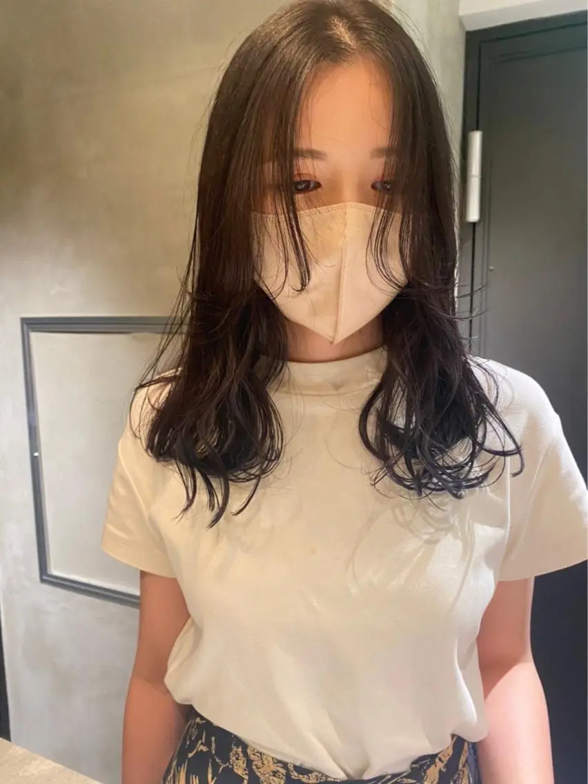 セミロング カラー 大人girly🛋️ 🤍yukakoのヘアスタイル