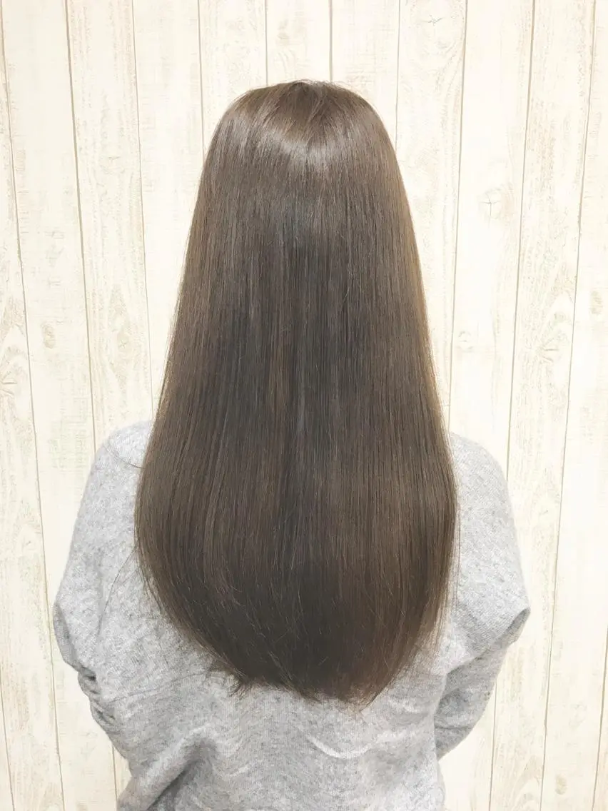 セミロング アッシュ ユウ イチのヘアスタイル