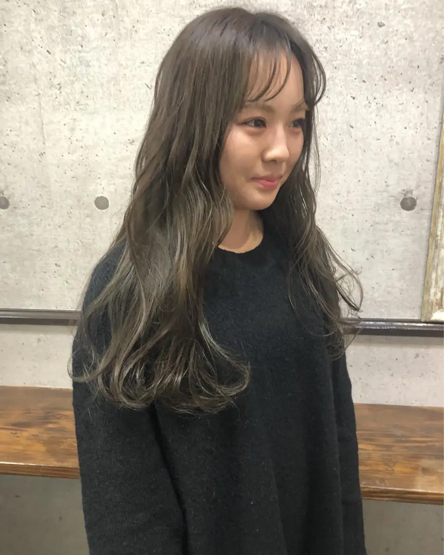 ロング カラー グレージュ ヘアカラー トリートメント 江原 彩華のヘアスタイル