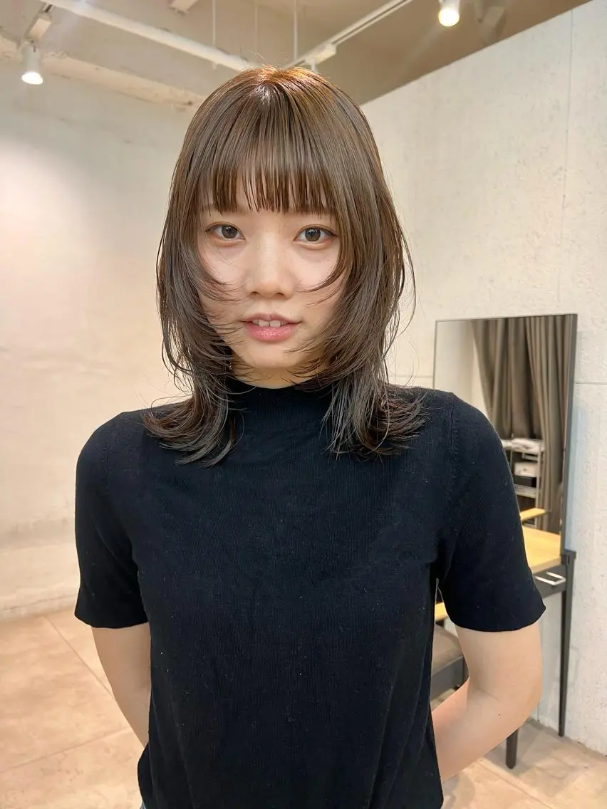 ミディアム カラー グレージュ オリーブグレージュ オリーブグレー レイヤーカット 顔周りカット/透明感 カラー✂️MEIのヘアスタイル
