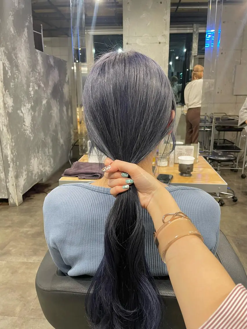 ロング カラー パーマ ヘアアレンジ メンズ キッズ ネイル マツエク・マツパ アイブロウ ブルーカラー ブルーラベンダー ラベンダーカラー ブルー 透明感カラー・レイヤ ー🎀amika🎀のヘアスタイル