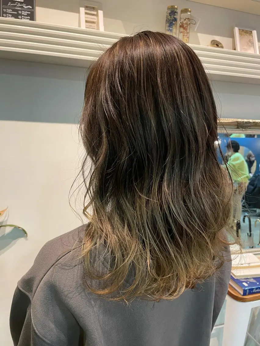 ミディアム カラー グラデーションカラー ハイライトカラー ハイライト ヘアカラー トリートメント 💐パーソナルカラー /市橋加菜💐のヘアスタイル