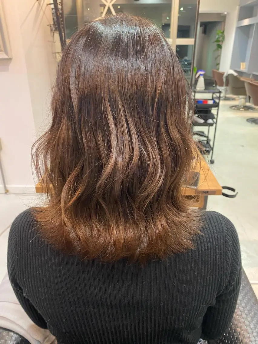 ミディアム カラー ヘアカラー 佐藤 麻衣のヘアスタイル