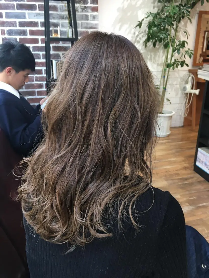 ロング カラー 透明感カラー グラデーションカラー ハイライトカラー ハイライト 木下大地 HAIR Oneのヘアスタイル