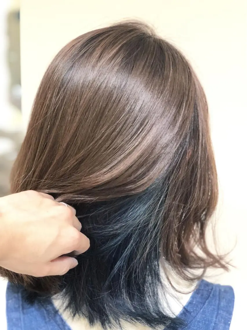 ミディアム カラー ブルーカラー インナーカラー 外ハネヘア 門田 恭弥のヘアスタイル
