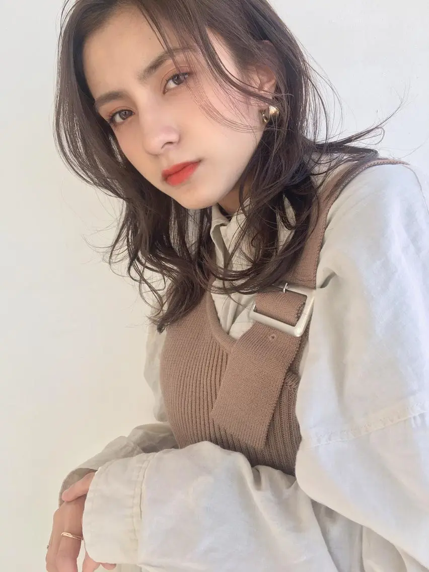 ミディアム レイヤーカット 鎌倉 彩のヘアスタイル