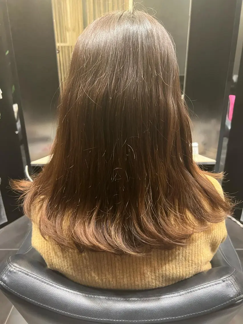 セミロング カラー カット ヘアカラー トリートメント 7月予約解放しまし たイルミナ公認荒井のヘアスタイル