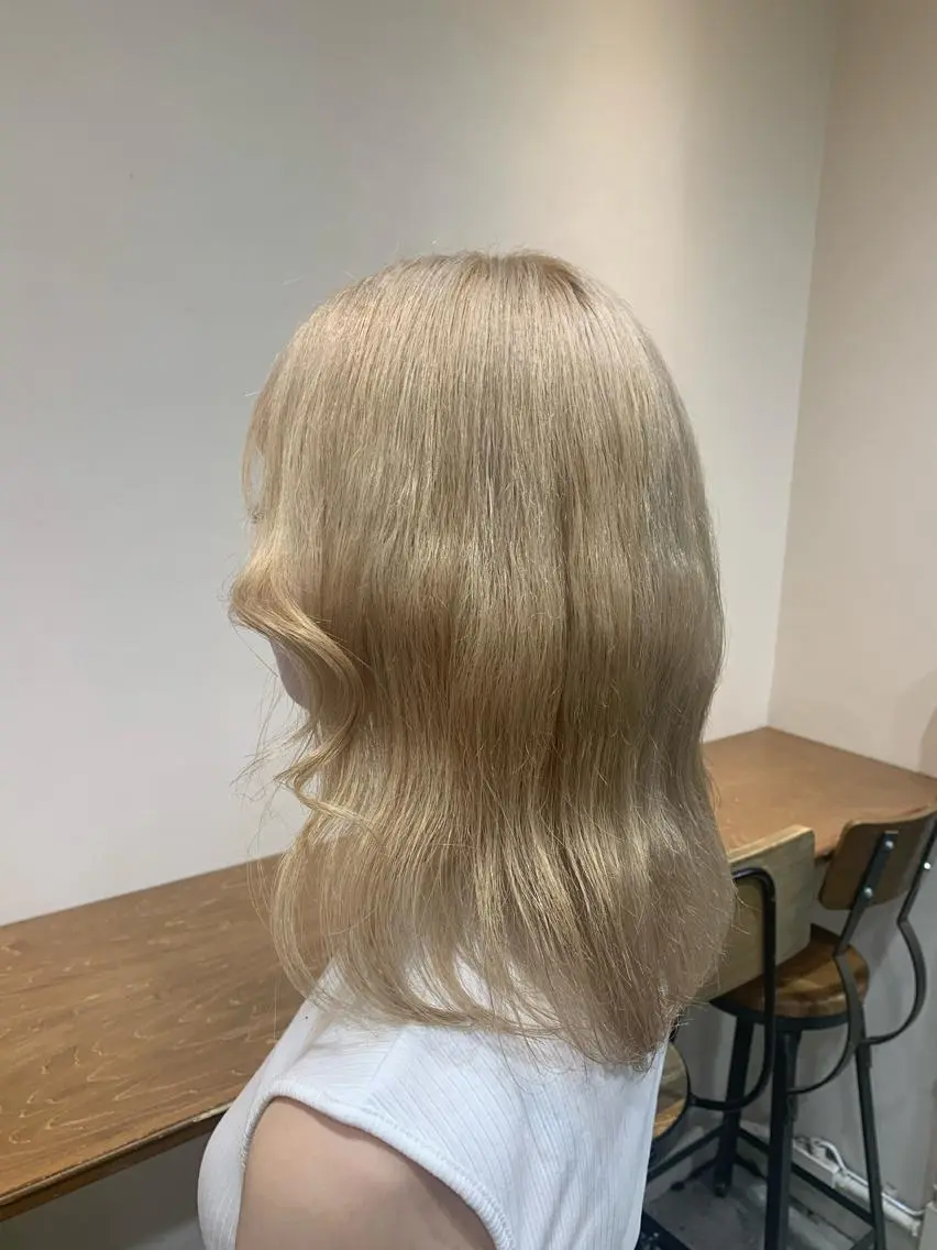 ミディアム カラー ヘアカラー トリートメント ヘアセット ハイトーン/レイヤー 💜Akaneのヘアスタイル