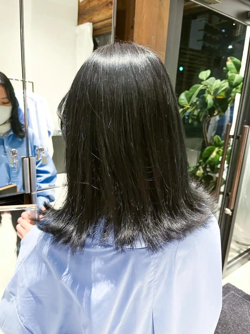 ミディアム カラー 黒髪 ブルーカラー ブルーブラック 林 美優のヘアスタイル