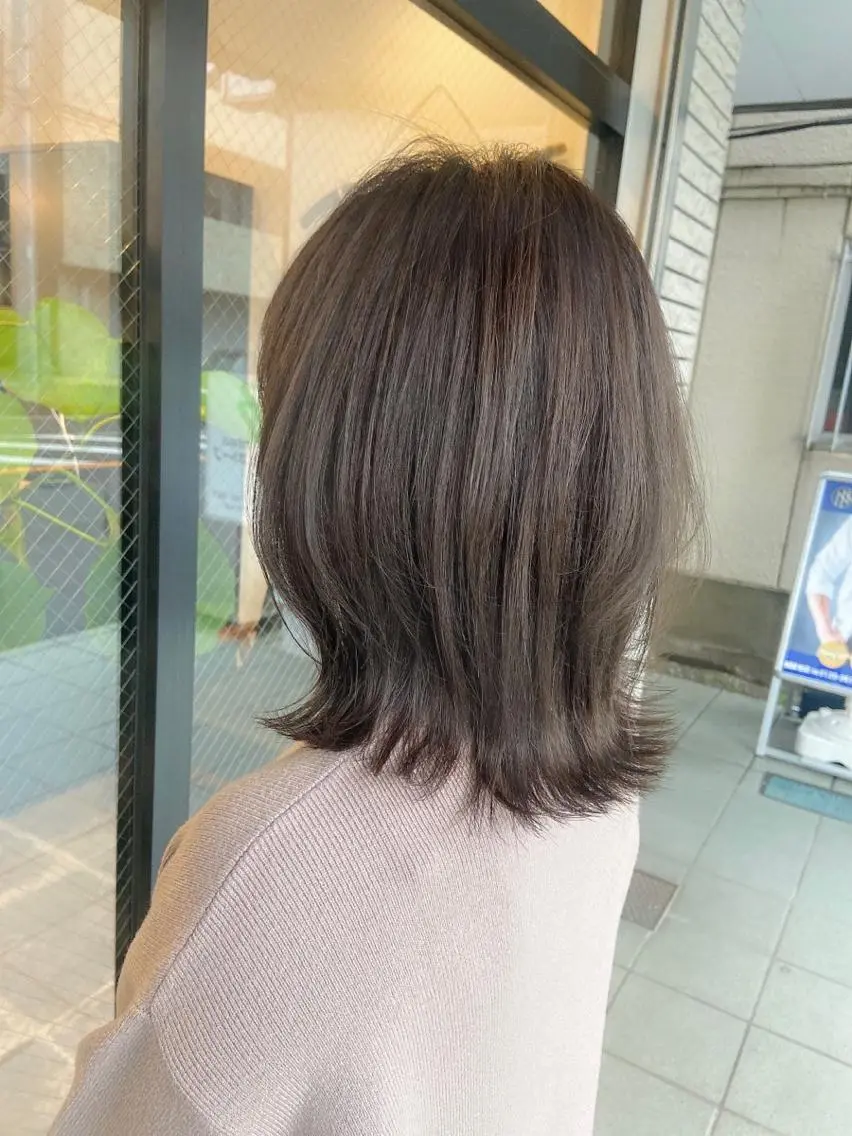 ミディアム くびれヘア レイヤーカット 柏韓国ヘア 白石芽衣のヘアスタイル