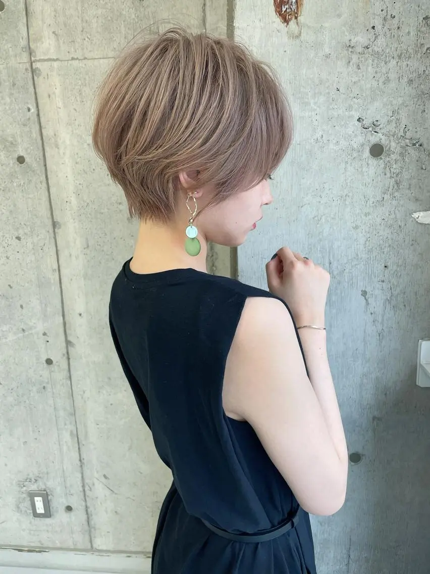 ショート カラー ショートボブ ベージュカラー 黒髪 ブリーチ ブルーカラー 木屋元一/透明感 /前髪/レイヤーのヘアスタイル