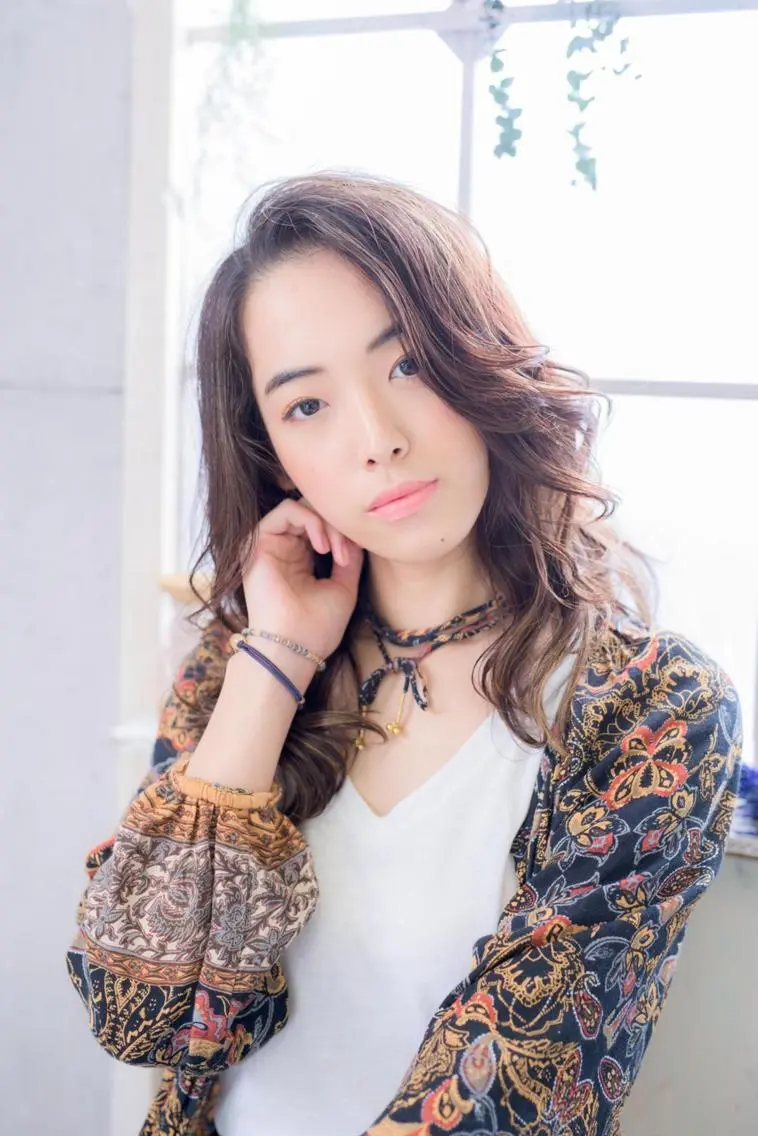 ミディアム 小林 永佳のヘアスタイル