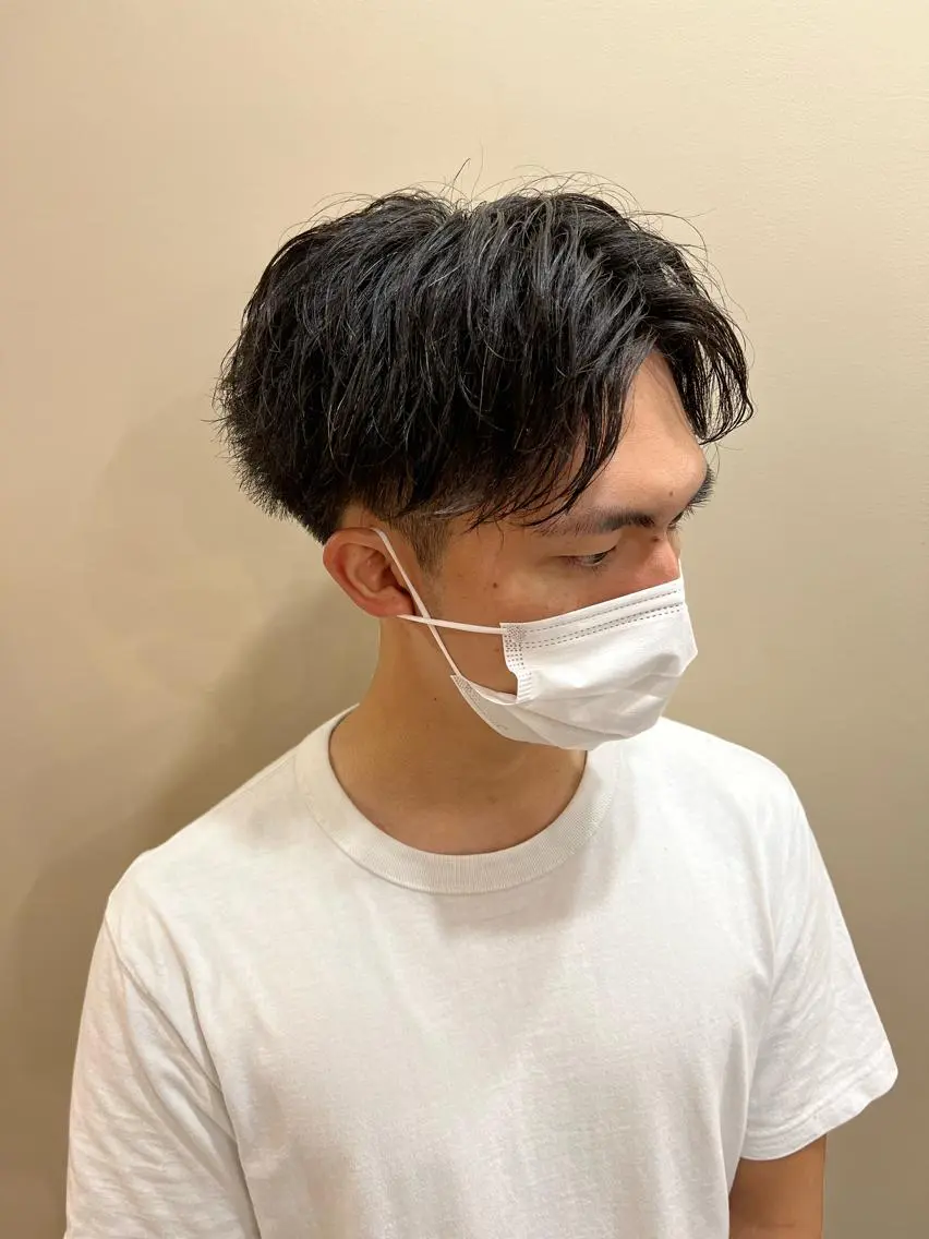 メンズ センターパート 刈り上げ 🫧艶ダブルカラー ブリーチ🫧トモヤのヘアスタイル