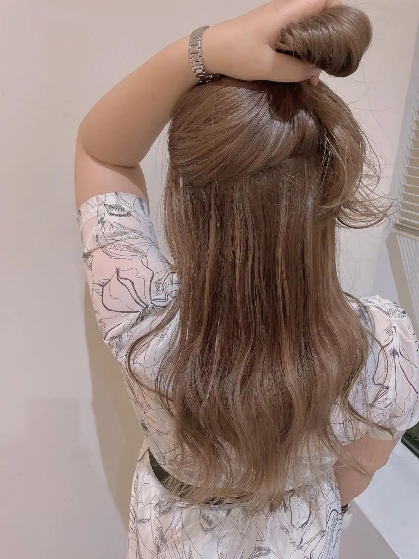 ロング カラー ベージュカラー ブリーチ ハイライトカラー シアーベージュ ハイライト ヘアカラー トリートメント 🦖鶴岡 香純🦖のヘアスタイル