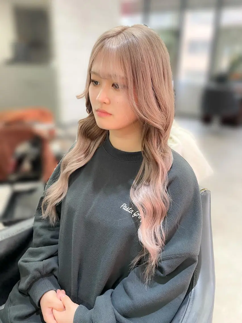 ロング カラー カット ヘアカラー トリートメント エクステ ハイトーンエクステ 🎩カズキ🎩のヘアスタイル