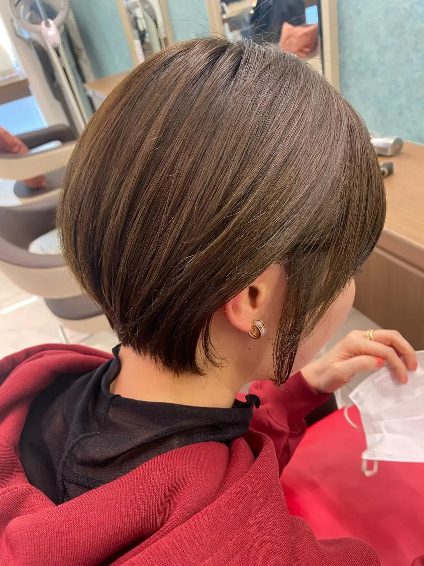 ショート カラー ショートボブ ブラウンカラー オリーブブラウン ボブ ショートヘア カット ヘアカラー トリートメント 長妻莉央/縮毛矯正 髪質改善カラーのヘアスタイル