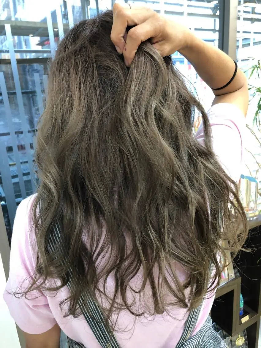 セミロング カラー 似合わせ レイヤー須川のヘアスタイル