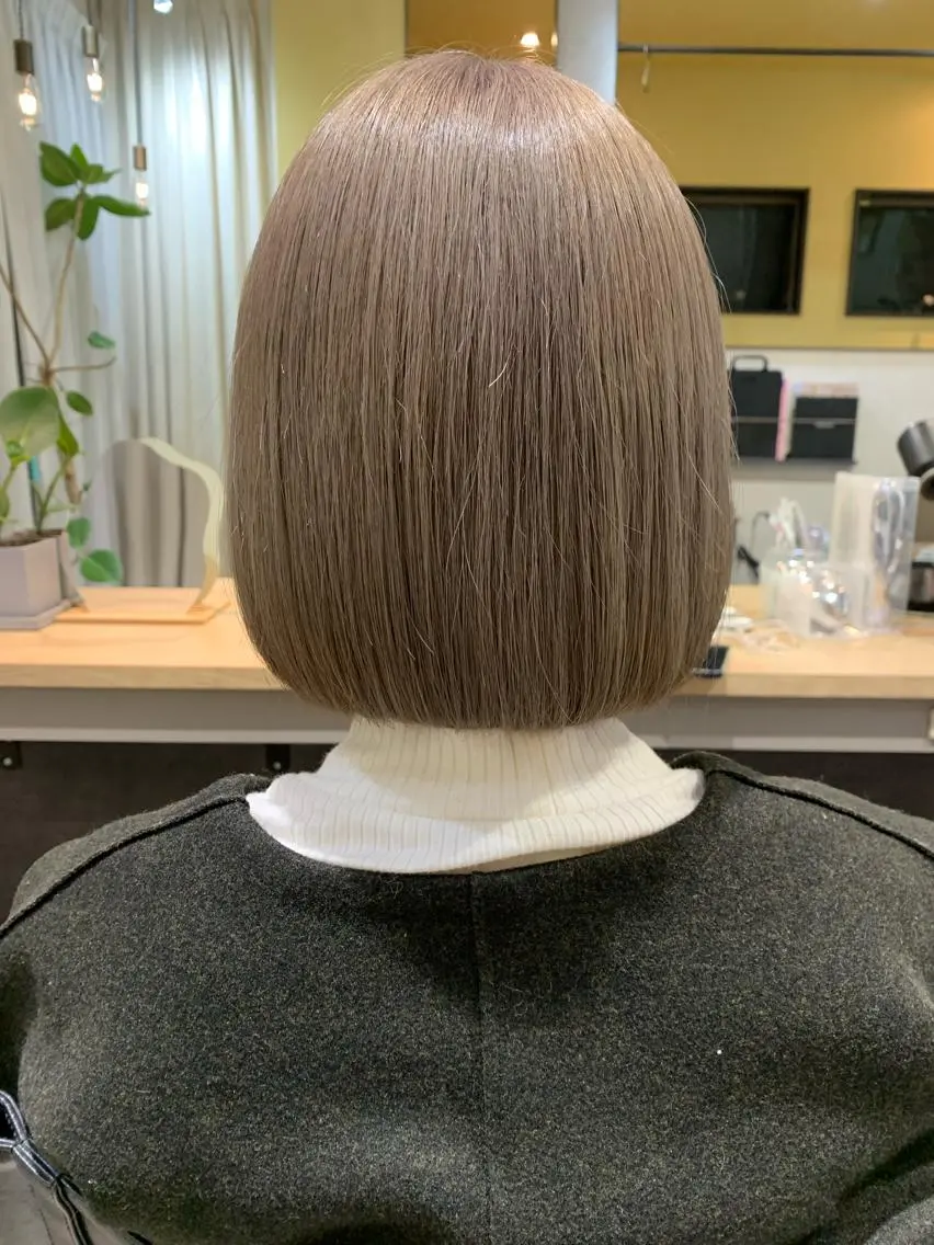 ショート カラー ベージュカラー ブリーチ ホワイトベージュ カット ヘアカラー トリートメント hubhair レイヤー/透明感のヘアスタイル