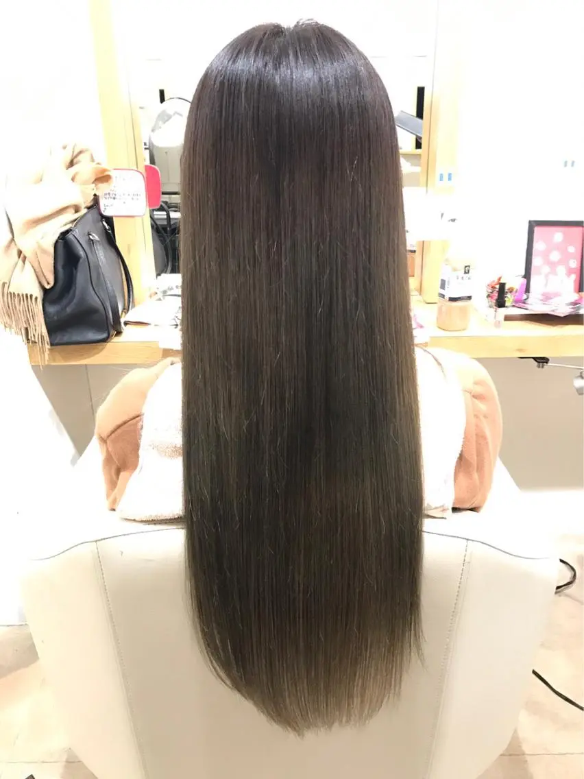 ロング 水原 恵莉香のヘアスタイル