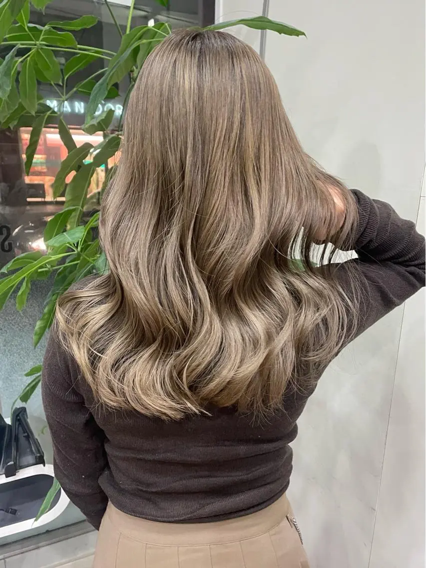 セミロング カラー ベージュカラー ミルクティーベージュ レイヤーカット/透明 感カラー🩵中村友美のヘアスタイル