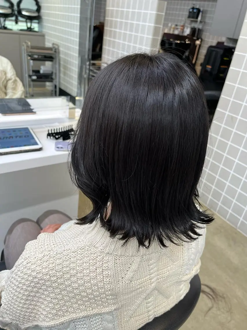ミディアム 寒色/ベージュヘア ブリーチありMiOのヘアスタイル