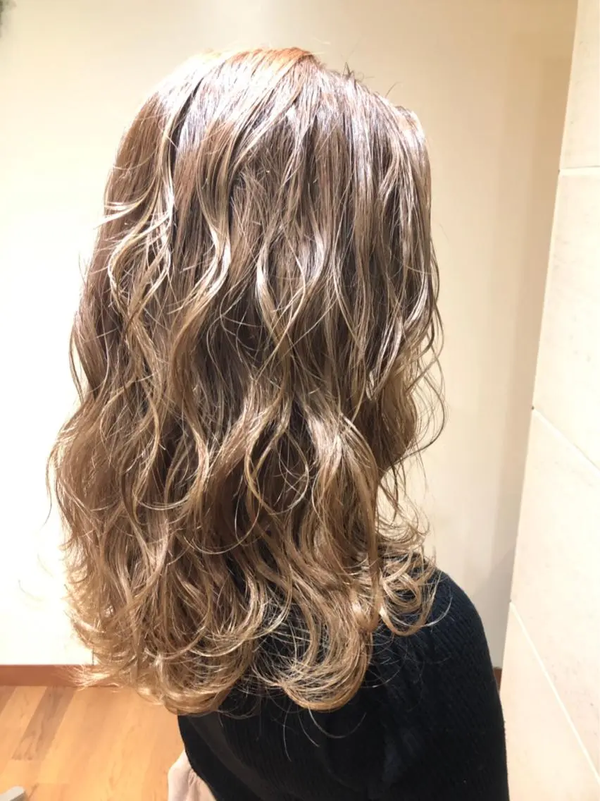 セミロング カット ヘアカラー トリートメント ハイトーン得意😍 Lumiereのヘアスタイル