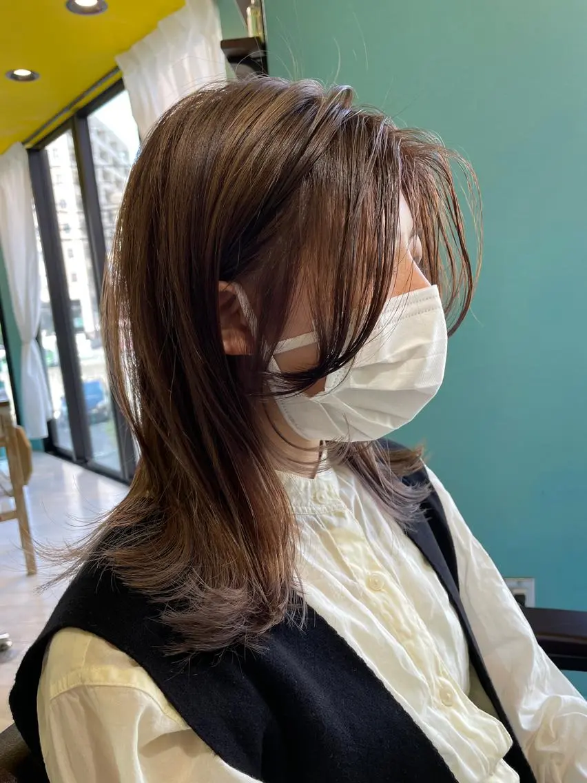 ミディアム カラー バレイヤージュ グレージュ レイヤーカット ヘアカラー 末石 智のヘアスタイル