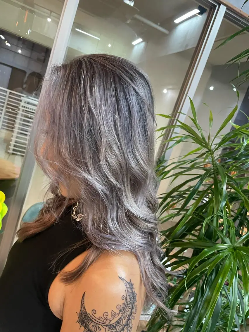 ロング レイヤーカット andKおもろまち店 艶ダブルカラー✨のヘアスタイル