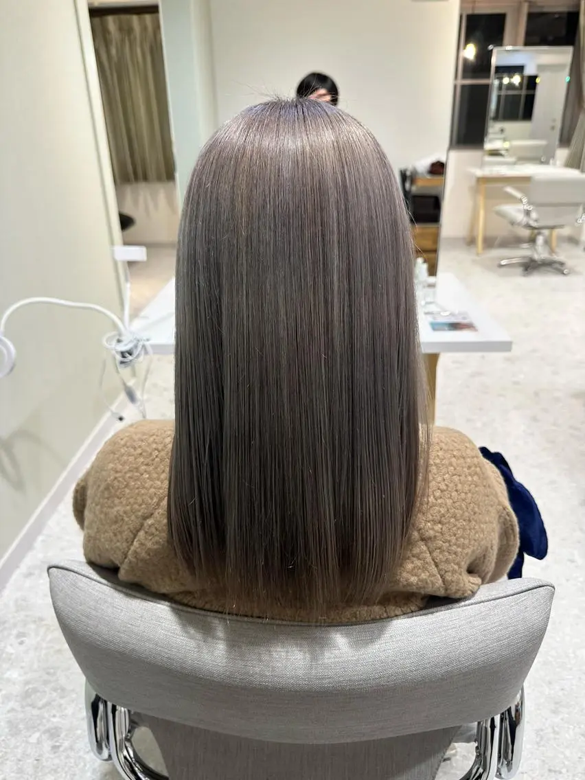 ミディアム カラー シルバー 馬渕 拓海のヘアスタイル
