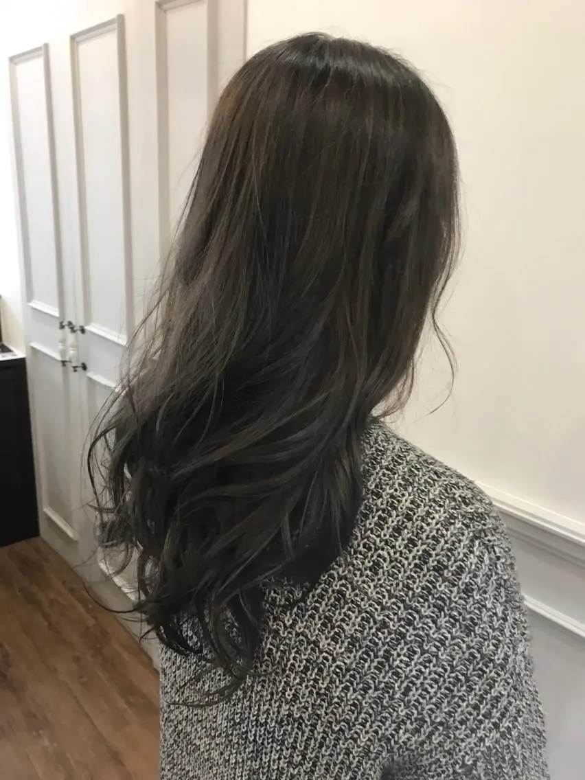 ロング カラー ダークグレー ダークグレージュ グレージュ ひろせ かなのヘアスタイル