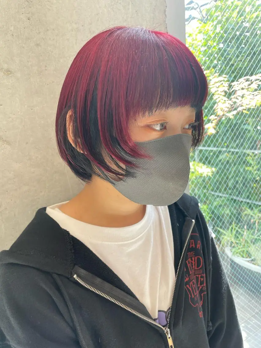 セミロング カラー インナーカラー 推し ブリーチ  髪質改善のヘアスタイル