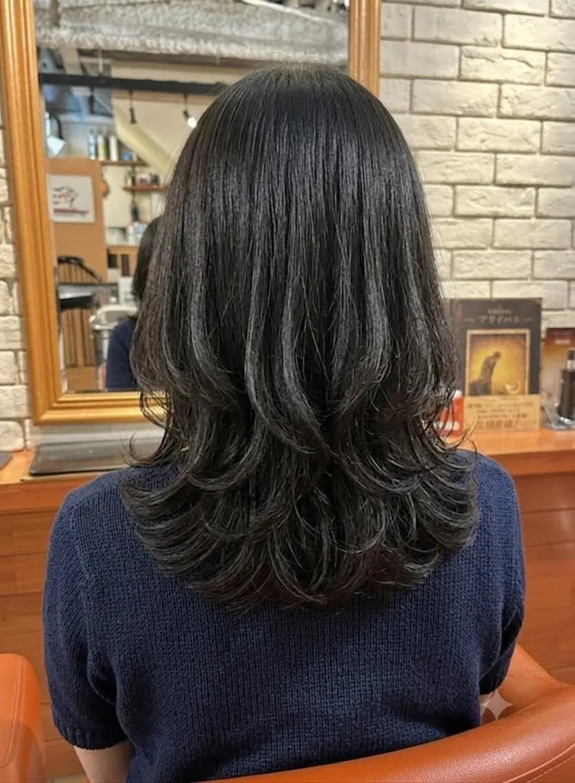 ミディアム カラー 黒髪 くびれヘア 韓国風ヘア レイヤーカット カット ヘアカラー トリートメント ヘッドスパ flencia 丸 和博|カットのヘアスタイル