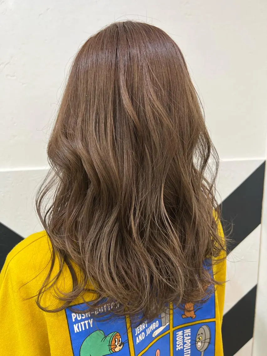 セミロング カラー 透明感カラー ハイライトカラー ハイライト ヘアカラー トリートメント 吉野 瑳桜のヘアスタイル