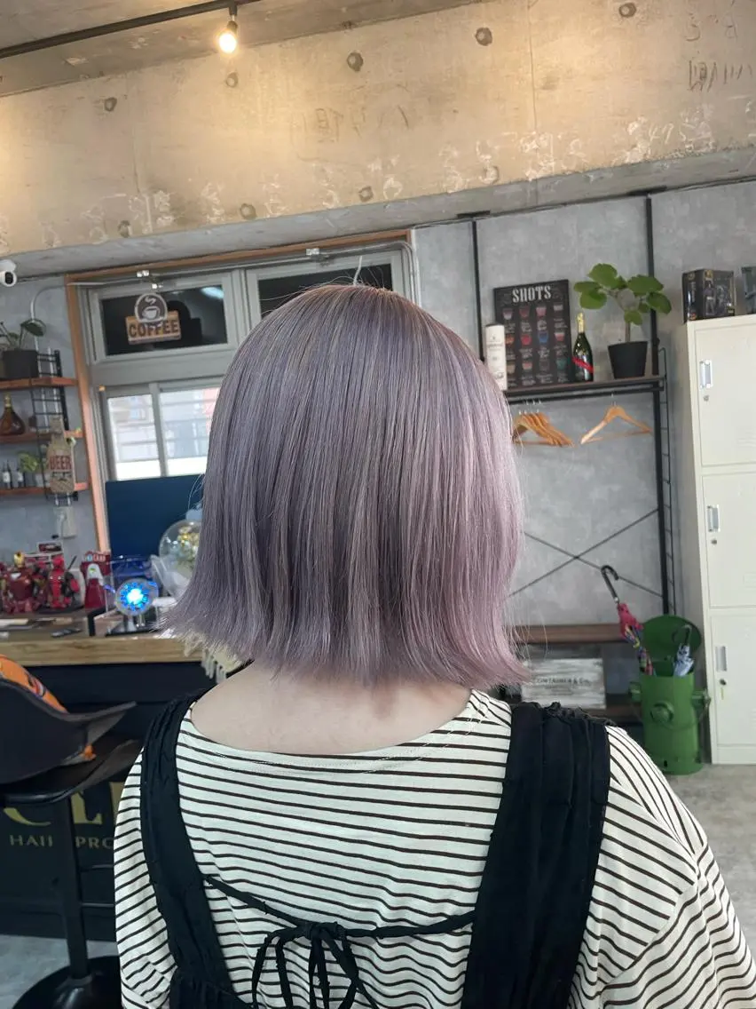 ショート パープルカラー andKおもろまち店 艶ダブルカラー✨のヘアスタイル