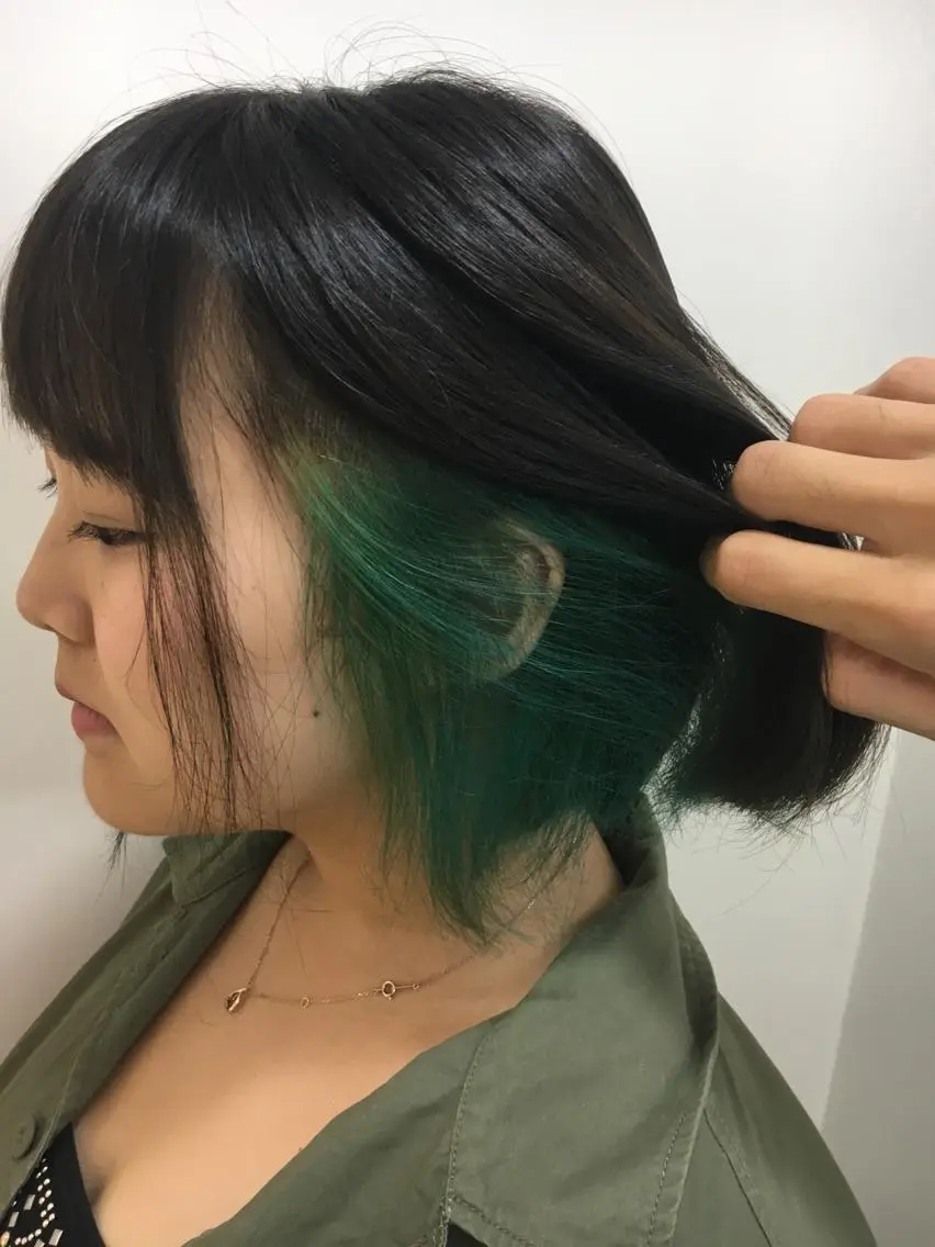 ミディアム カラー エメラルドグリーン ヘアカラー 永井 大希のヘアスタイル