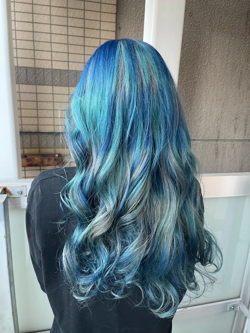 ロング カラー 岩谷/ブリーチ 🪽透明感カラーのヘアスタイル