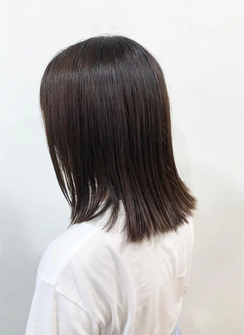 ミディアム 外ハネヘア 間水 和樹のヘアスタイル
